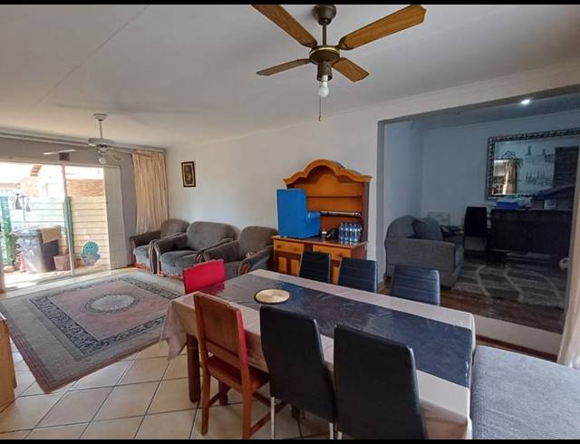 2 BEDROOM TOWNHOUSE FOR SALE IN ELDORAIGNE